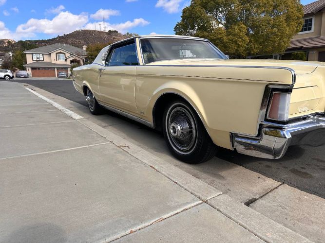 Lincoln-Continental-1971-20