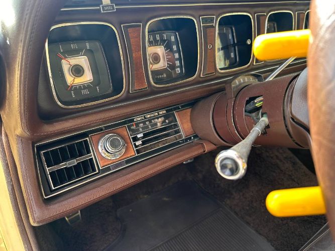 Lincoln-Continental-1971-6