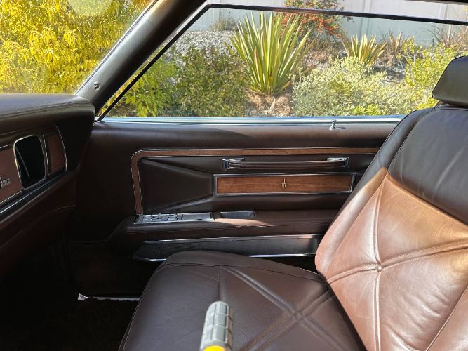 Lincoln-Continental-1971-8