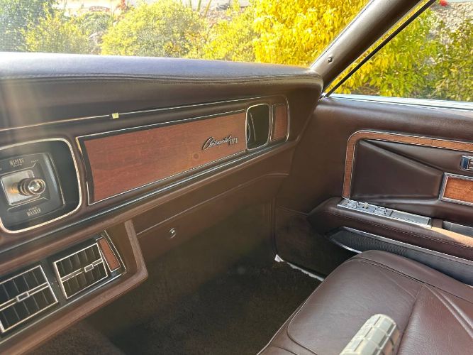 Lincoln-Continental-1971-9