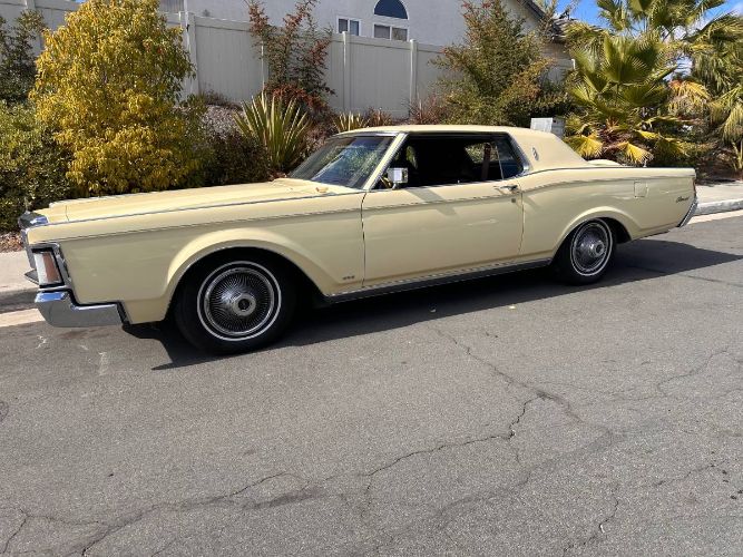 Lincoln-Continental-1971