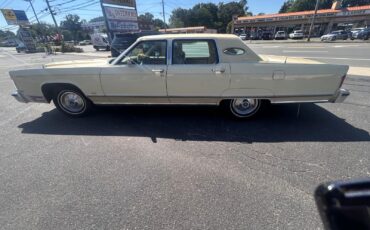 Lincoln-Continental-1977-Sedan-10