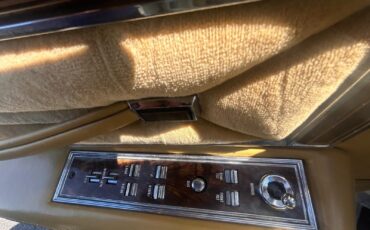 Lincoln-Continental-1977-Sedan-11