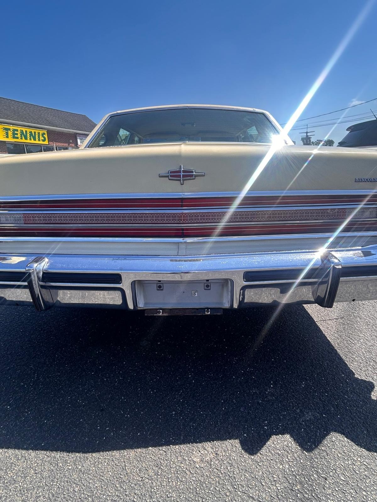 Lincoln-Continental-1977-Sedan-12