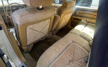 Lincoln-Continental-1977-Sedan-13