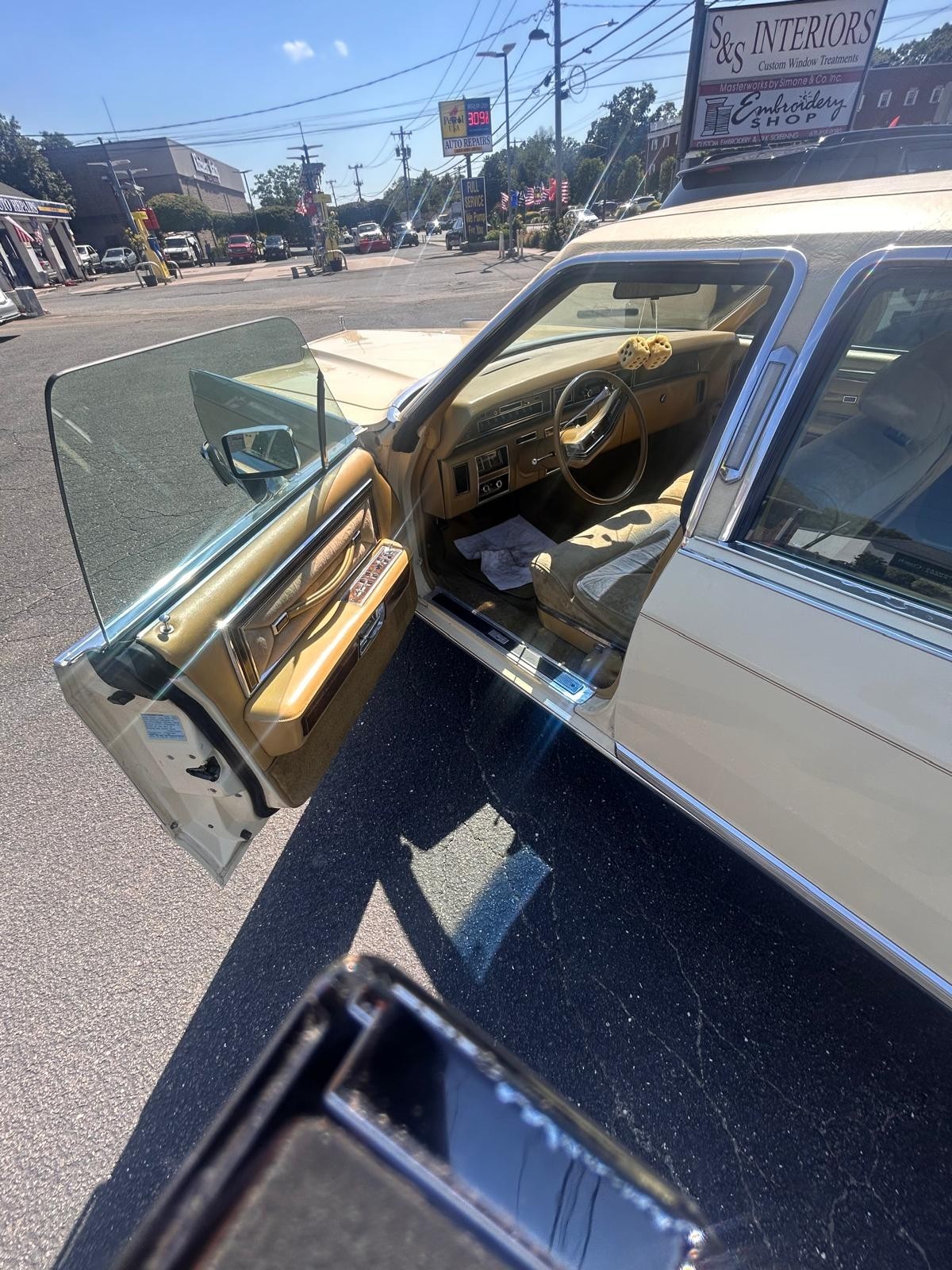 Lincoln-Continental-1977-Sedan-6