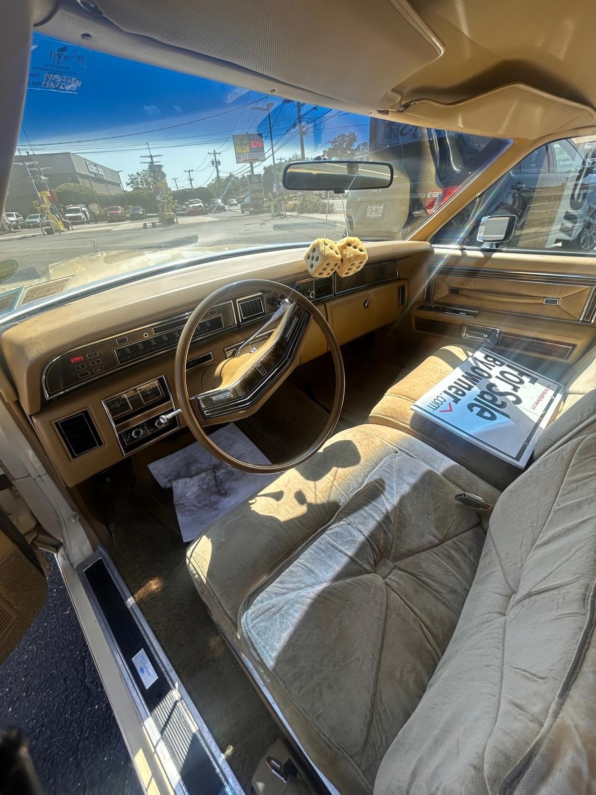 Lincoln-Continental-1977-Sedan-7