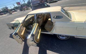 Lincoln-Continental-1977-Sedan-8
