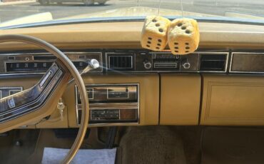 Lincoln-Continental-1977-Sedan-9