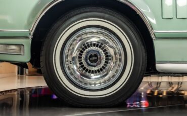 Lincoln-Continental-1978-Jade-Moondust-Metall-38