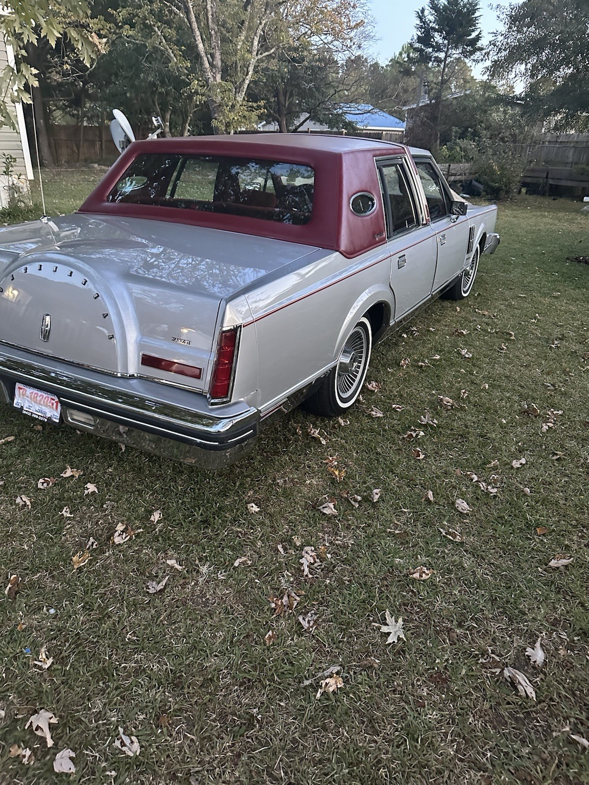 Lincoln-Continental-1983-Compact-2