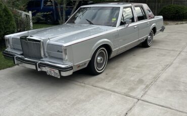 Lincoln-Continental-1983-Compact-3