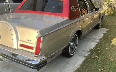Lincoln-Continental-1983-Compact-6