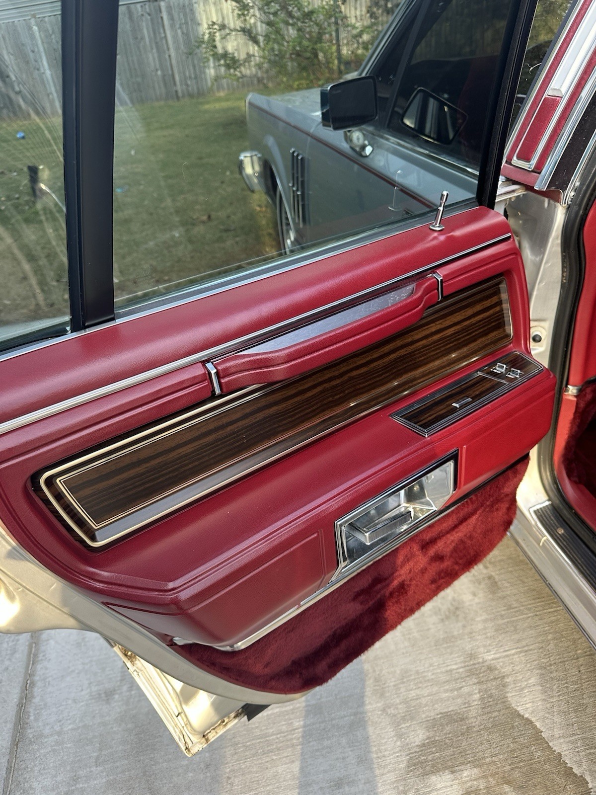 Lincoln-Continental-1983-Compact-8