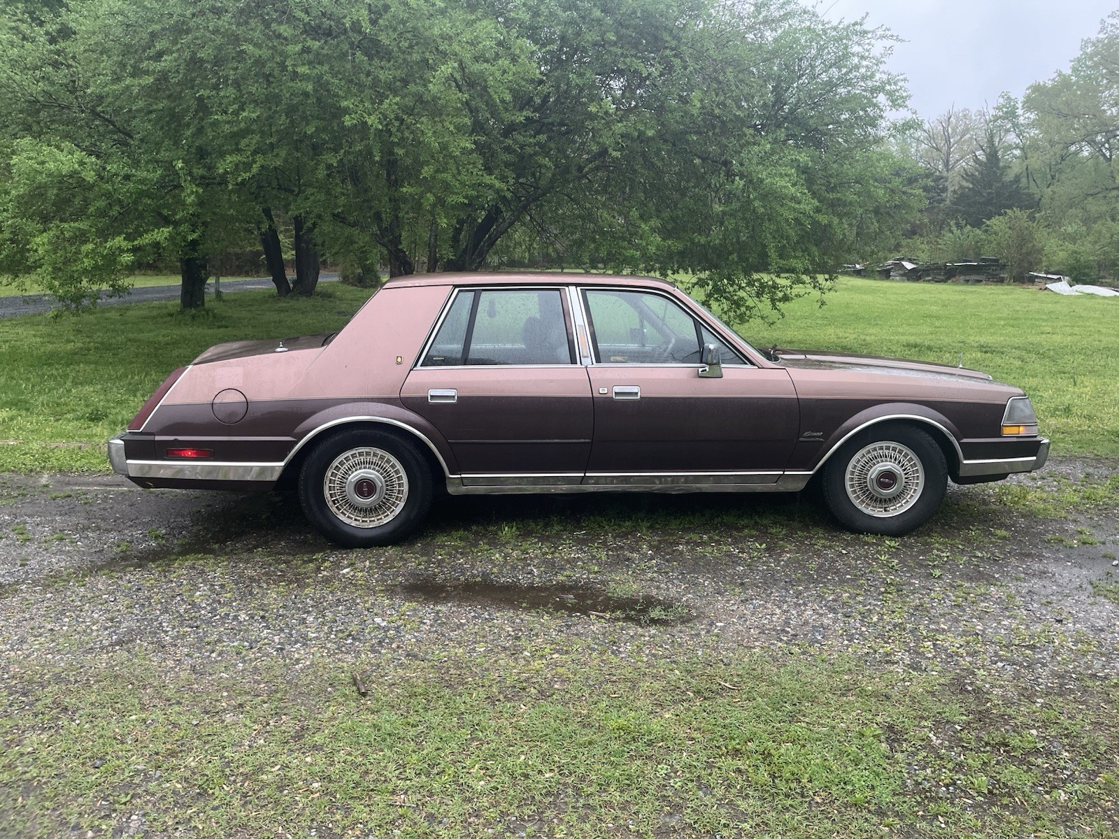 Lincoln-Continental-1987-Sedan-2
