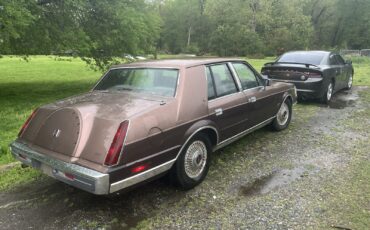 Lincoln-Continental-1987-Sedan-3
