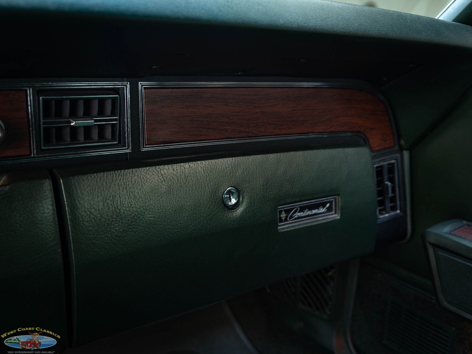 Lincoln-Continental-460-1973-4-Door-Sedan-36
