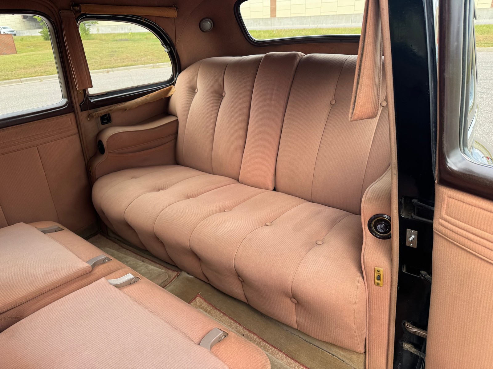 Lincoln-Custom-V12-Limousine-1941-Limousine-13