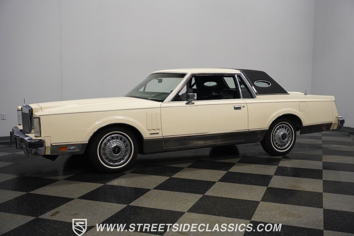 Lincoln-Mark-Series-1982-Coupe-8
