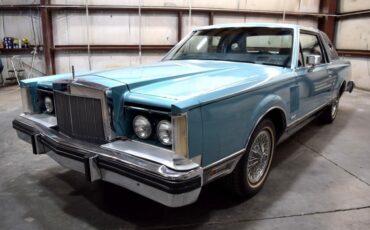 Lincoln-Mark-Series-1982-Sedan-2