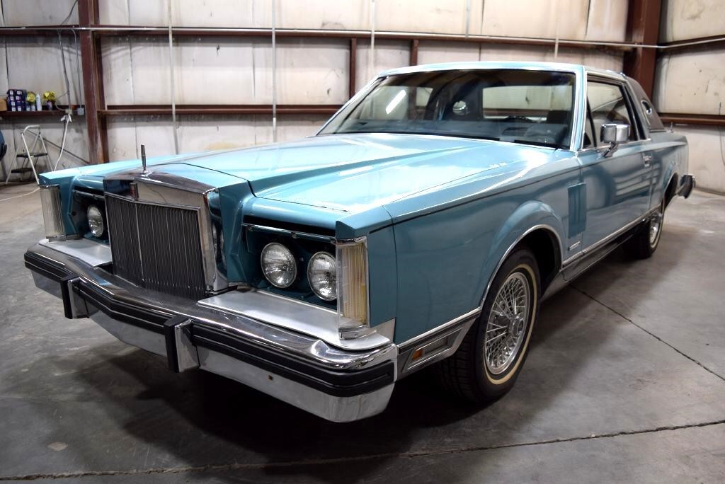 Lincoln-Mark-Series-1982-Sedan-2