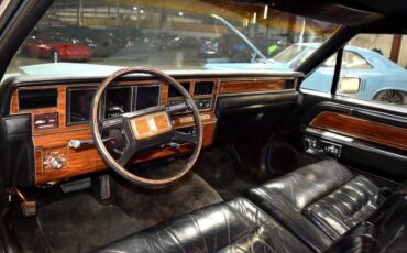 Lincoln-Mark-Series-1982-Sedan-25