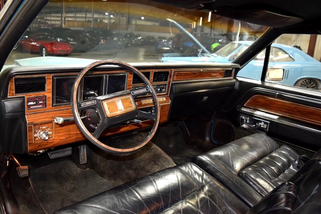 Lincoln-Mark-Series-1982-Sedan-25