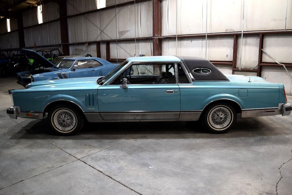 Lincoln-Mark-Series-1982-Sedan-3
