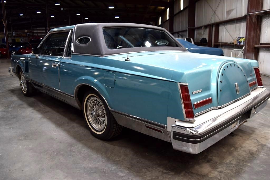 Lincoln-Mark-Series-1982-Sedan-4