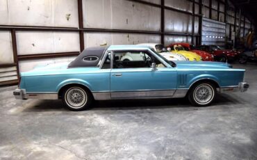 Lincoln-Mark-Series-1982-Sedan-8