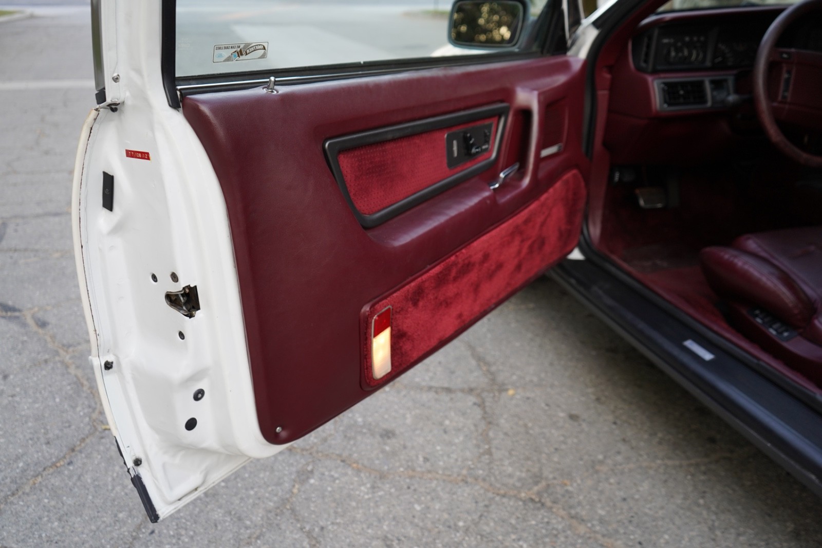 Lincoln-Mark-Series-1990-Coupe-14