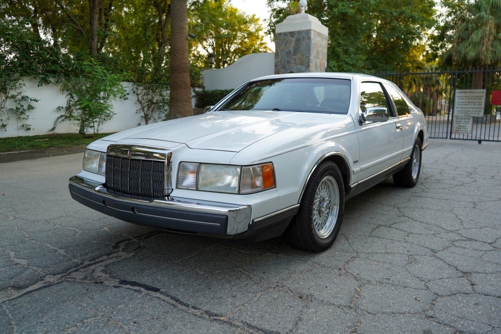 Lincoln-Mark-Series-1990-Coupe