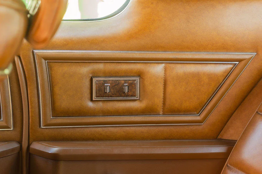 Lincoln-Mark-iv-1973-Black-Tan-10