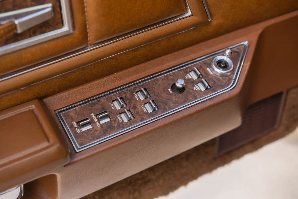 Lincoln-Mark-iv-1973-Black-Tan-17