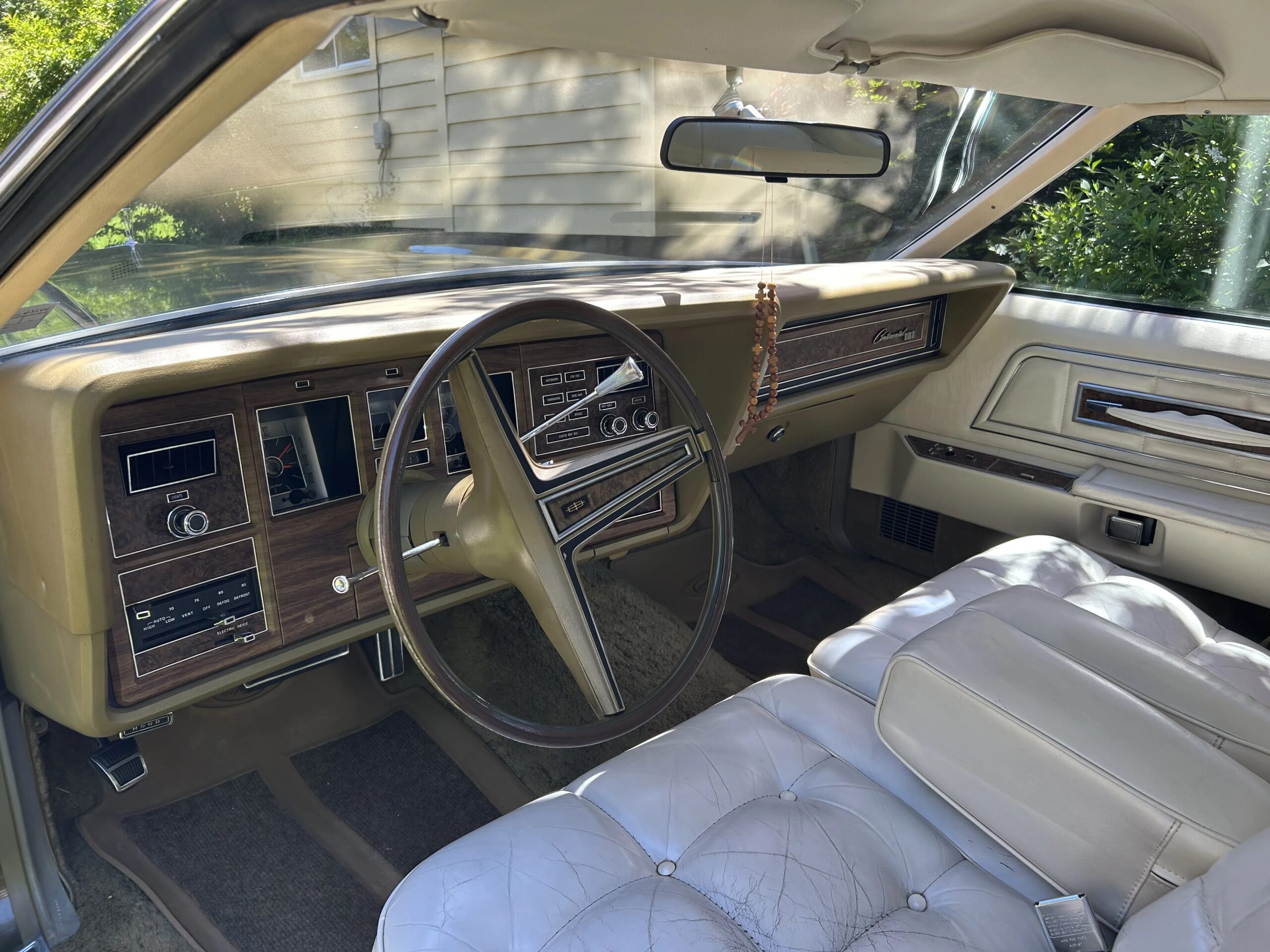 Lincoln-Mark-iv-1974-Green-Gold-17