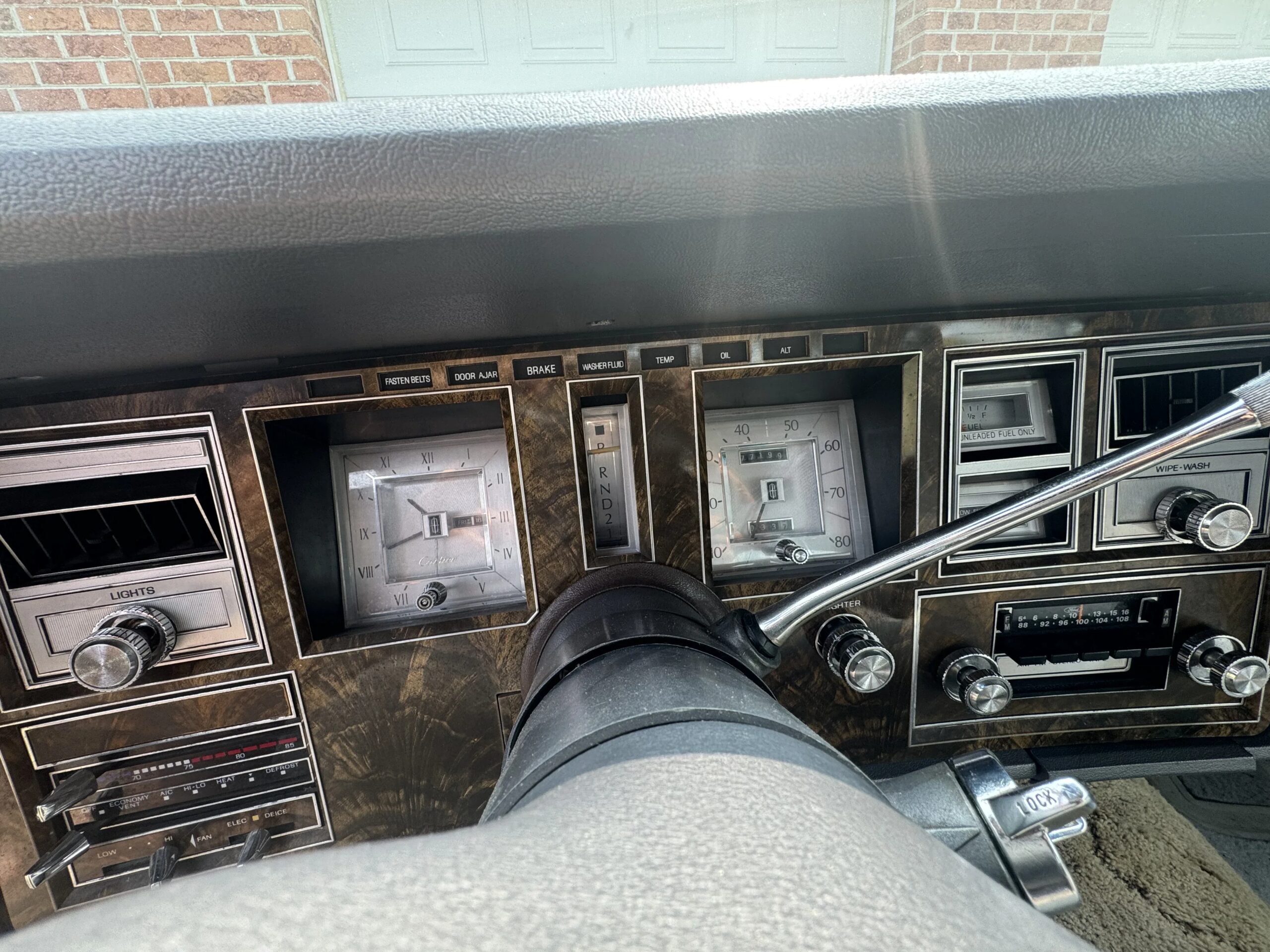 Lincoln-Mark-v-1978-Gray-Gray-4