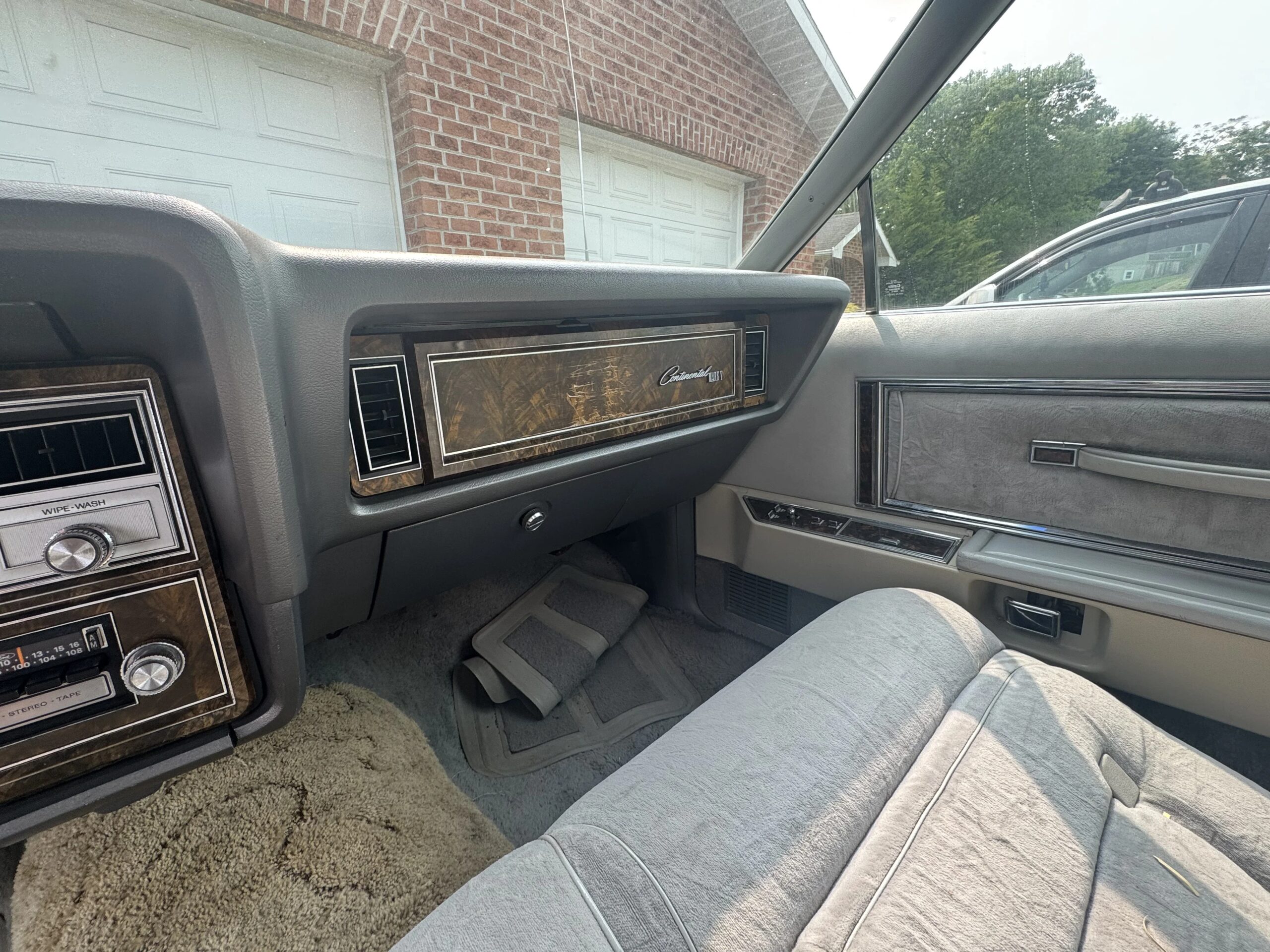 Lincoln-Mark-v-1978-Gray-Gray-5