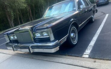 Lincoln-Town-Car-1984-Sedan-1