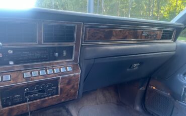 Lincoln-Town-Car-1984-Sedan-6