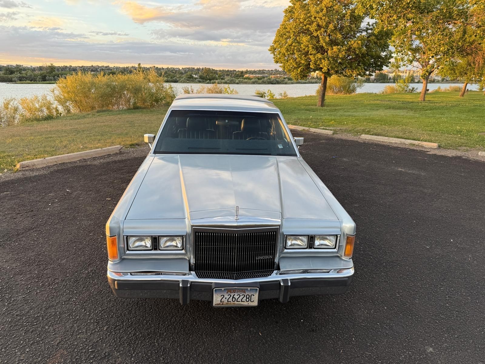 Lincoln-Town-Car-1989-Sedan-1