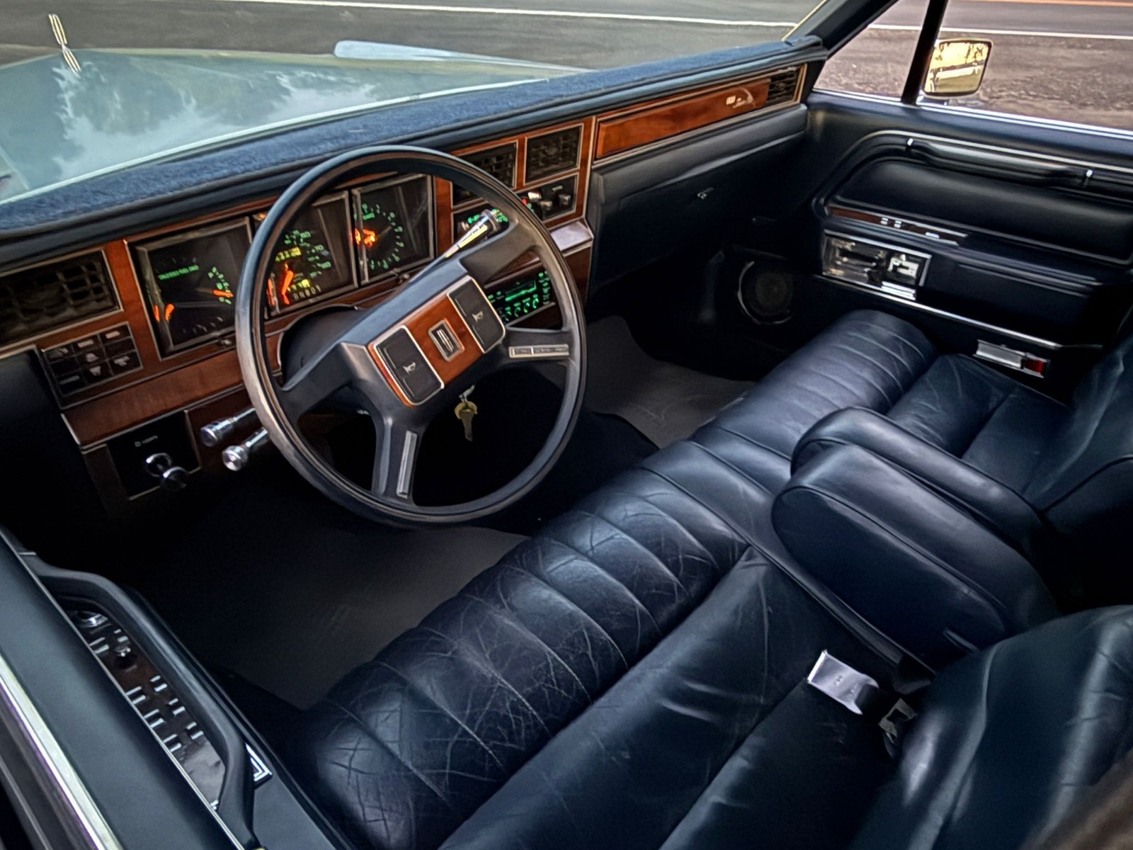 Lincoln-Town-Car-1989-Sedan-13