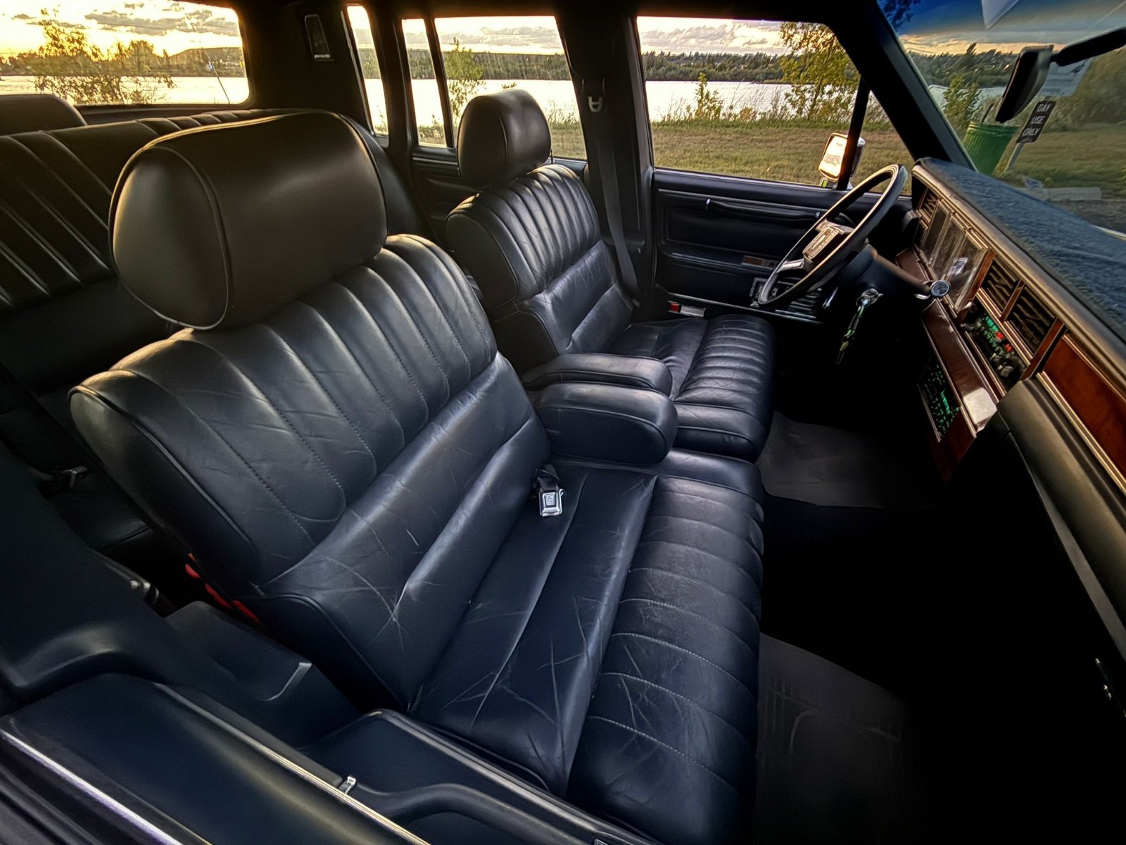 Lincoln-Town-Car-1989-Sedan-14