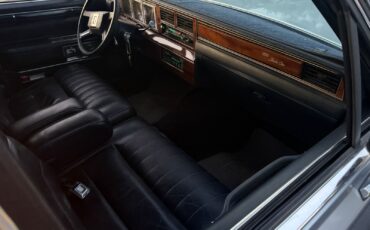 Lincoln-Town-Car-1989-Sedan-19