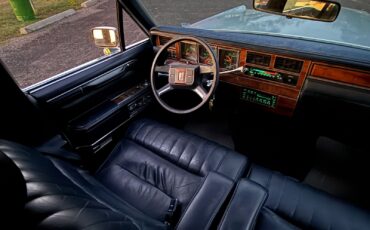 Lincoln-Town-Car-1989-Sedan-21