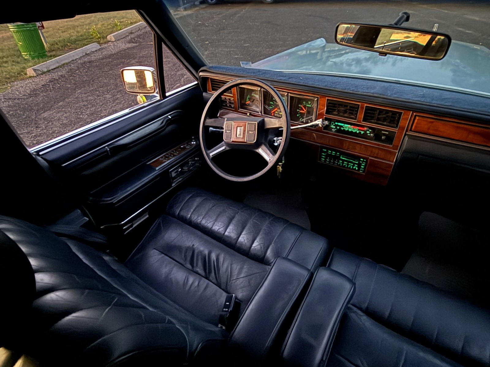 Lincoln-Town-Car-1989-Sedan-21