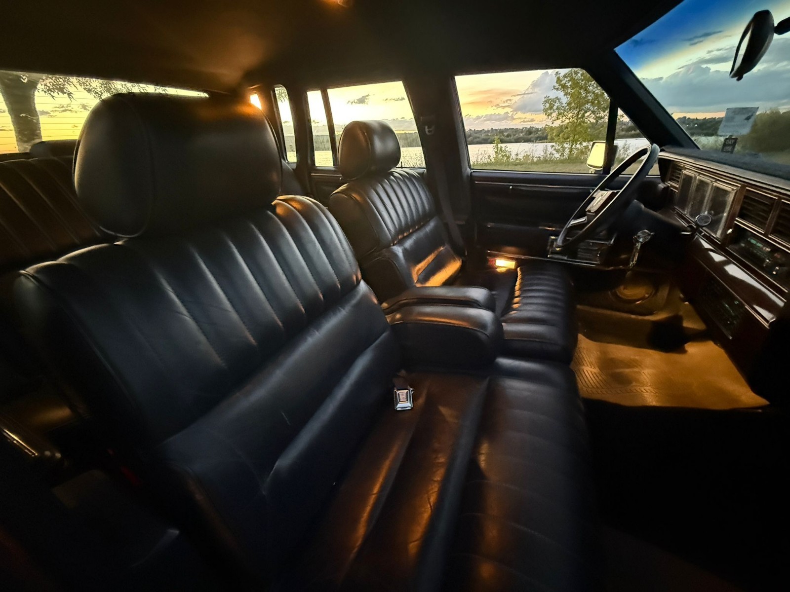 Lincoln-Town-Car-1989-Sedan-22