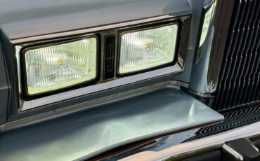 Lincoln-Town-Car-1989-Sedan-24