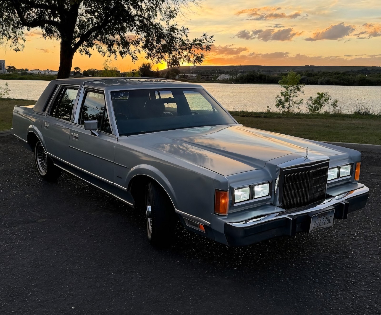 Lincoln-Town-Car-1989-Sedan-3