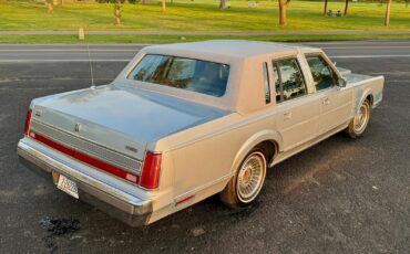 Lincoln-Town-Car-1989-Sedan-5