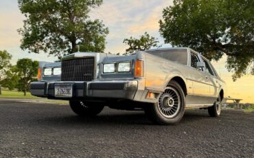 Lincoln-Town-Car-1989-Sedan-6